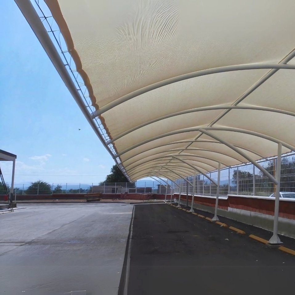 Mallas sombra para estacionamiento en Querétaro con estructura metálica