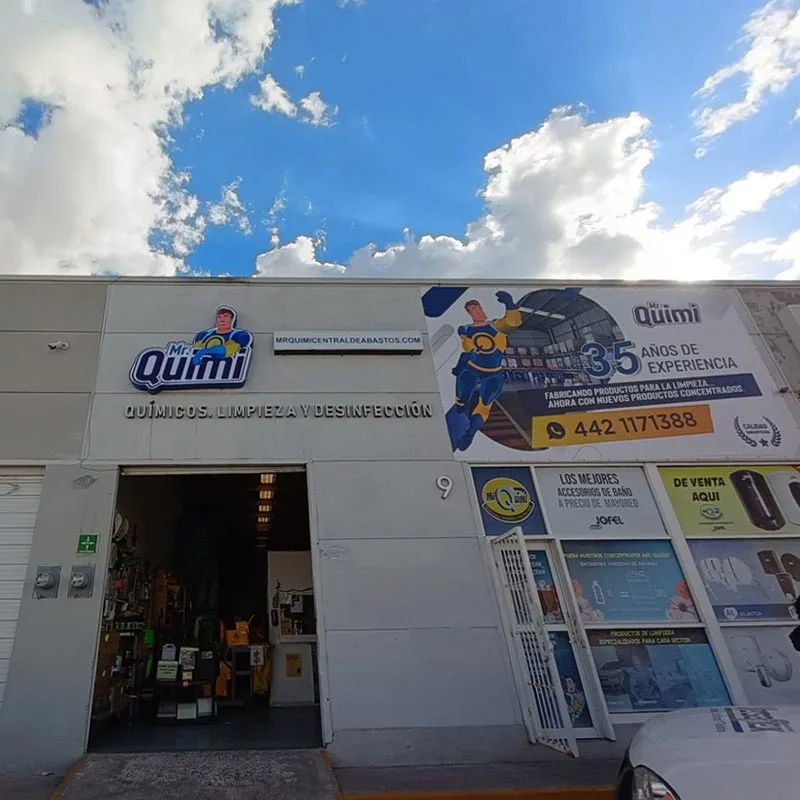 Fachada de local con gráfica impresa en lona/rotulación en muro, ejemplo de publicidad exterior.