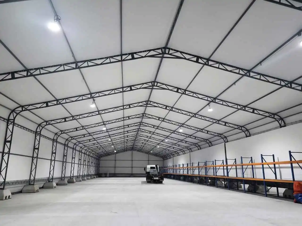 Interior de Almacén Industrial Zona Industrial