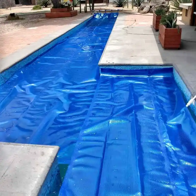 Cubierta de alberca a medida para zona residencial